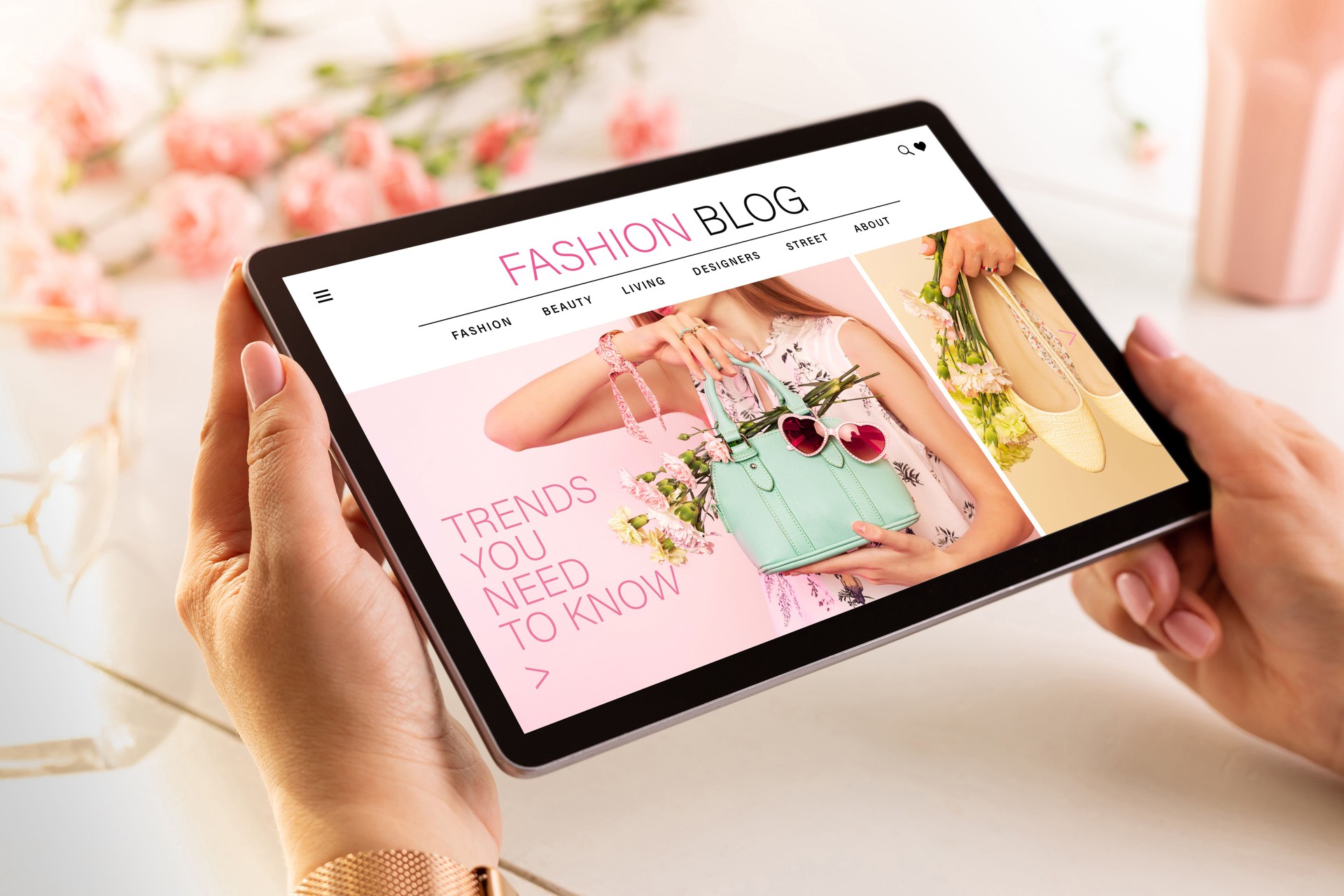 Fashion blog website on tablet in womanâs hands. Spring outfit accessories trends - made up content.